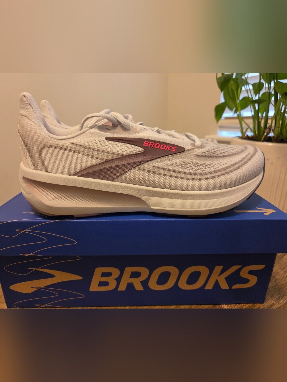 Brooks Women’s Revel 9 Sneakers Size 9.5